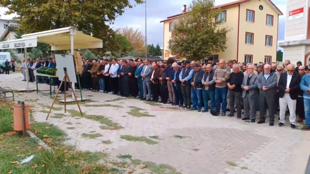 Tabuta sarılan kadın gözyaşlarına hakim olamadı! Dilovası’nda patlama hayatını kaybetmişti