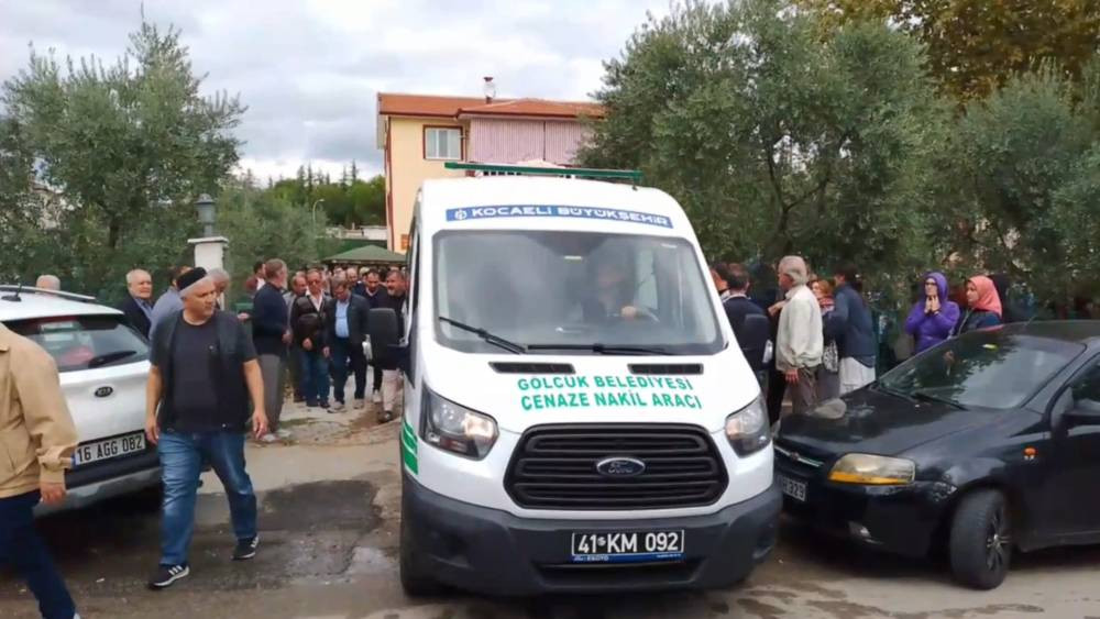 Tabuta sarılan kadın gözyaşlarına hakim olamadı! Dilovası’nda patlama hayatını kaybetmişti