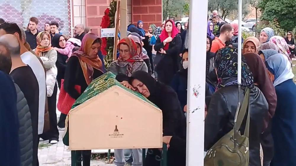 Tabuta sarılan kadın gözyaşlarına hakim olamadı! Dilovası’nda patlama hayatını kaybetmişti