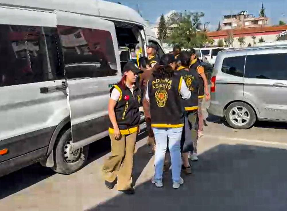 Eşlerini fuhuşa teşvik ettiler! Şebeke operasyonla çökertildi: 20 kadın kurtarıldı