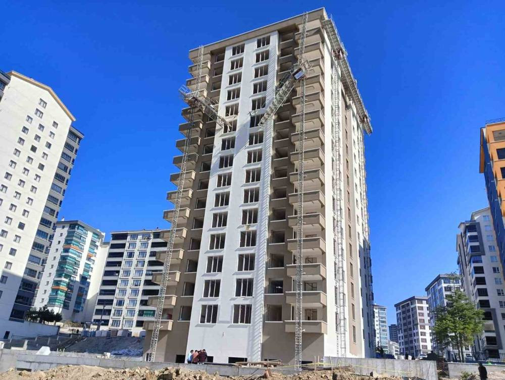 Yük asansörü ikiye ayrıldı: İki işçi hayatını kaybetti