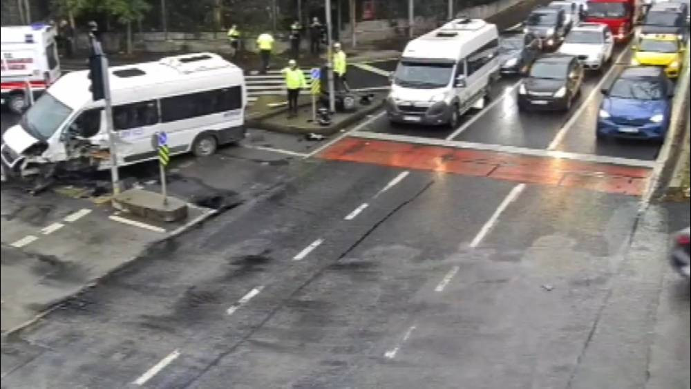 Sarıyer’de servis kazası! Yaralılar var: Bölgeye ekipler sevk edildi