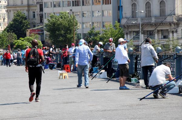 Yine Sağlık Bakanı’nı dinlemediler: Oltalar elimizde korona dibimizde - Resim : 1