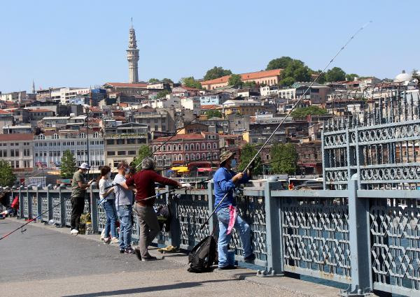 Yine Sağlık Bakanı’nı dinlemediler: Oltalar elimizde korona dibimizde - Resim : 3