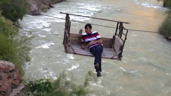 Dededen toruna teleferik sistemi hiç değişmedi: Ulaşımda çağ atladık bi Çoruh’u atlayamadık - Resim : 1