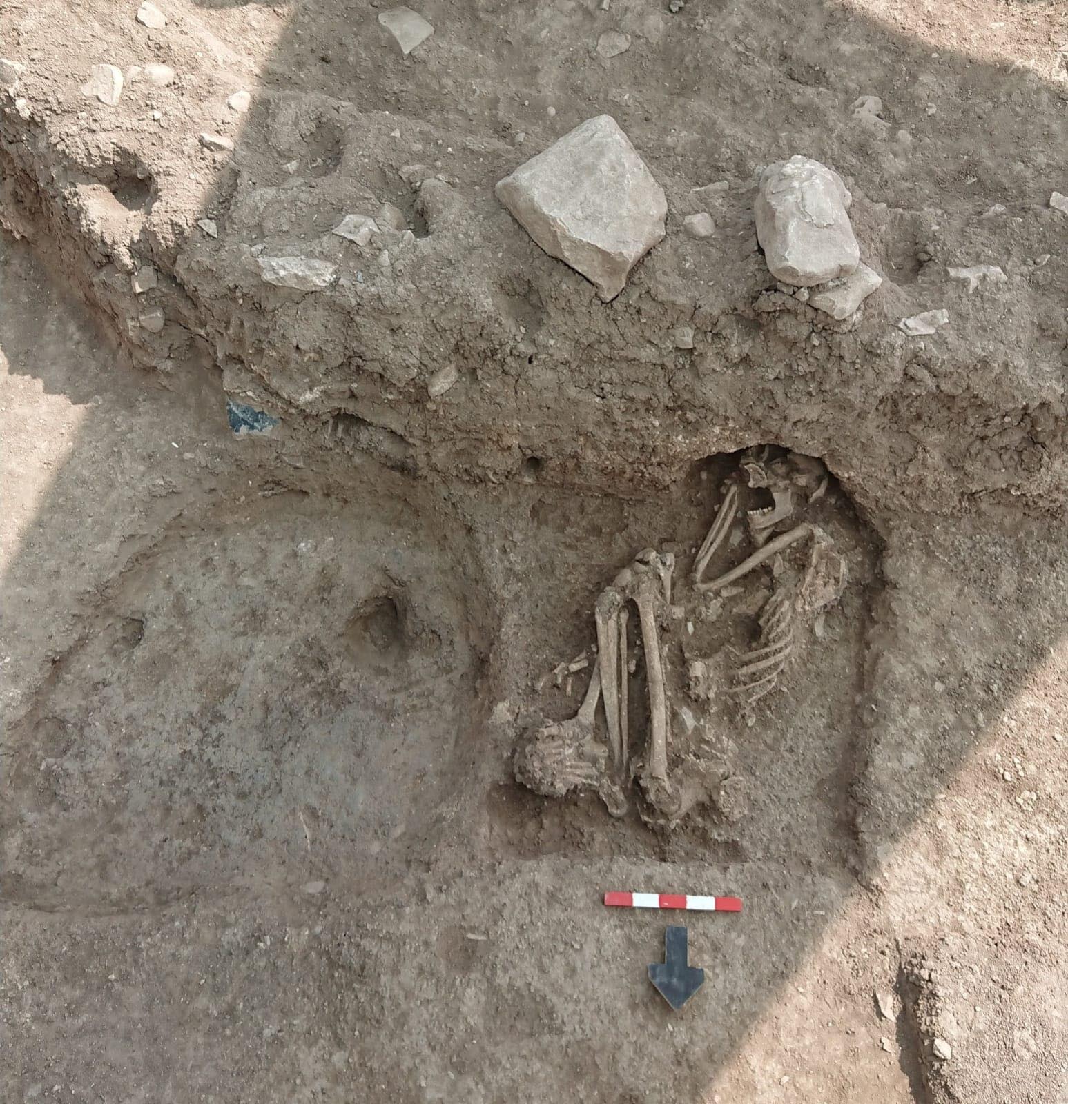bilecikte-bulunan-8-bin-500-yillik-insan-iskeletinin-dnasi-incelenecek-5640-dhaphoto2.jpg
