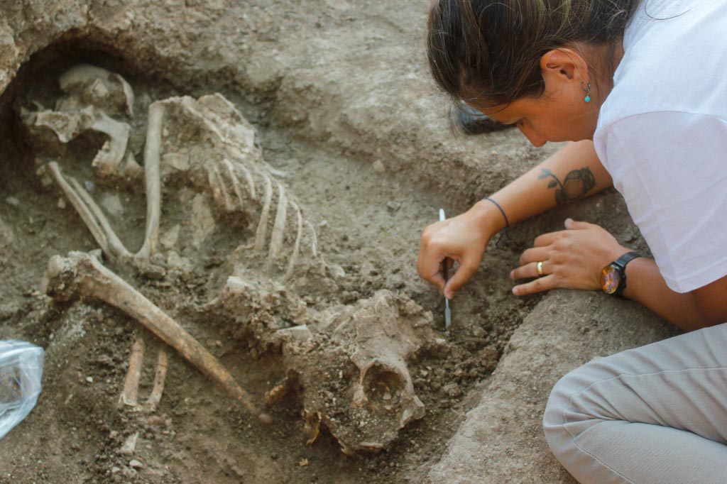 bilecikte-bulunan-8-bin-500-yillik-insan-iskeletinin-dnasi-incelenecek-6603-dhaphoto1.jpg