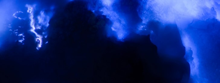 endonezya-yanardag-mavi-renkli-alev3.jpg