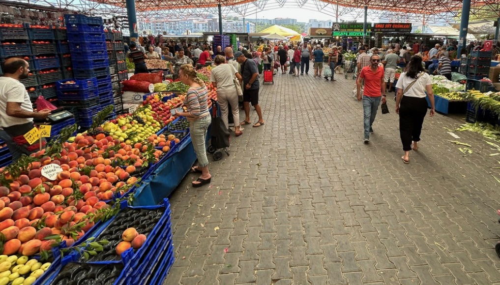 pazar yeri, sahne, doğal gıdalar, market içeren bir resim Açıklama otomatik olarak oluşturuldu