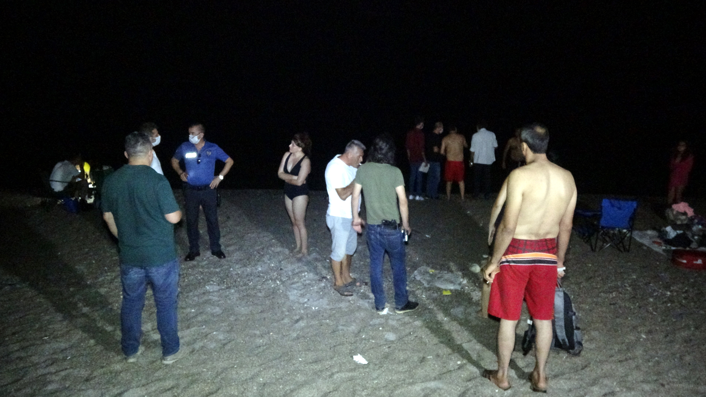 konyaalti-sahilinde-denizde-erkek-cesedi-bulundu-7631-dhaphoto1.jpg