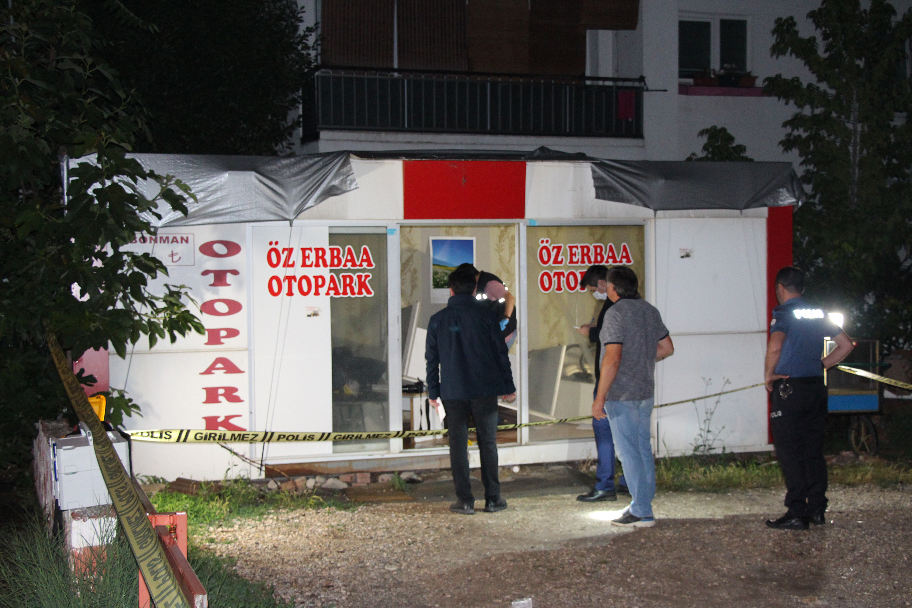 tokatta-otoparkta-silahli-kavga-1-olu-1-yarali-9712-dhaphoto3.jpg