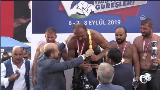 Elmalı'da kemer tartışması: Vali, 'Bilal Erdoğan taksın' dedi - Resim : 2