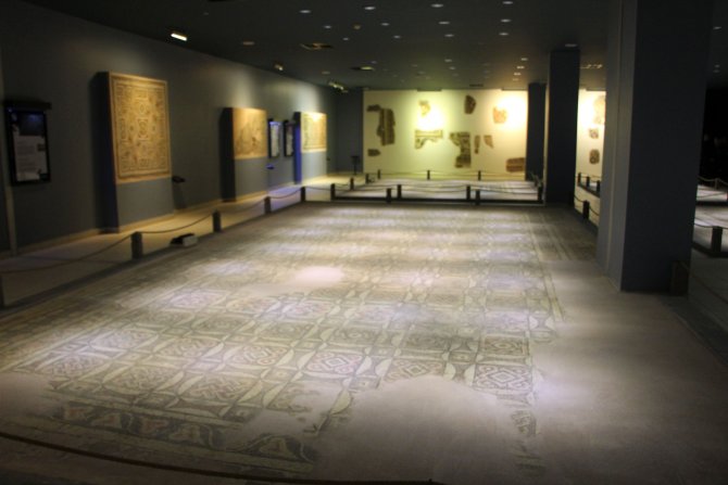 zeugma-mozaik-muzesinde-10-eser-kayip-8494-dhaphoto5.jpg